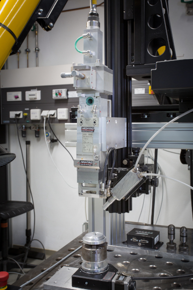 Laserbearbeitungskopf am Lehrstuhl Metallische Werkstoffe