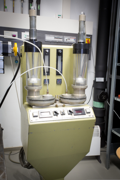 Pneumatischer Pulverförderer am Lehrstuhl Metallische Werkstoffe
